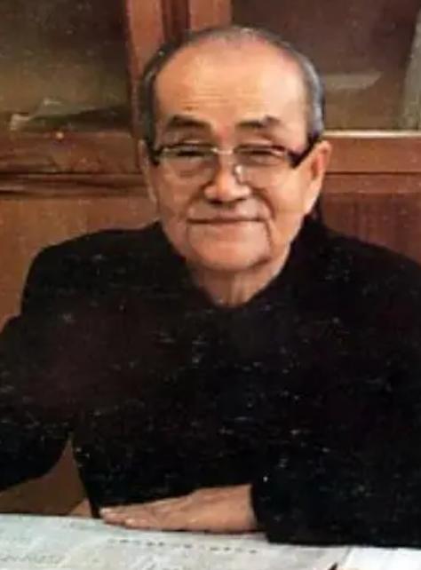 1981年，有人想动手否定毛主席，胡乔木提出不再称“毛主席”，改叫“毛泽东同志”