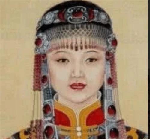 1635年，皇太极下令将姐姐莽古济凌迟处死。行刑时，她被当众剥光衣服，绑在柱子上