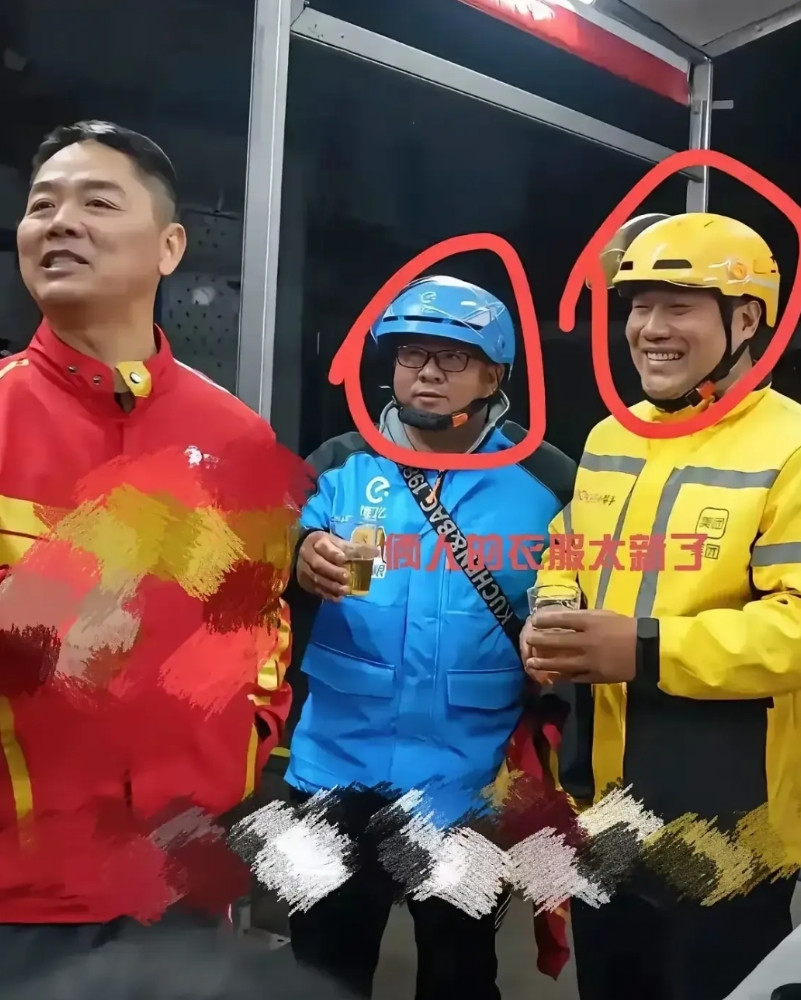这俩兄弟火了，卑微的姿势，讨好的笑容，真以为千亿富豪把他们当兄弟了，好像快要荣华