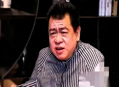 突然想到，娱乐圈的“消失术”真是炉火纯青。一个当红女演员，海报还在各大城市