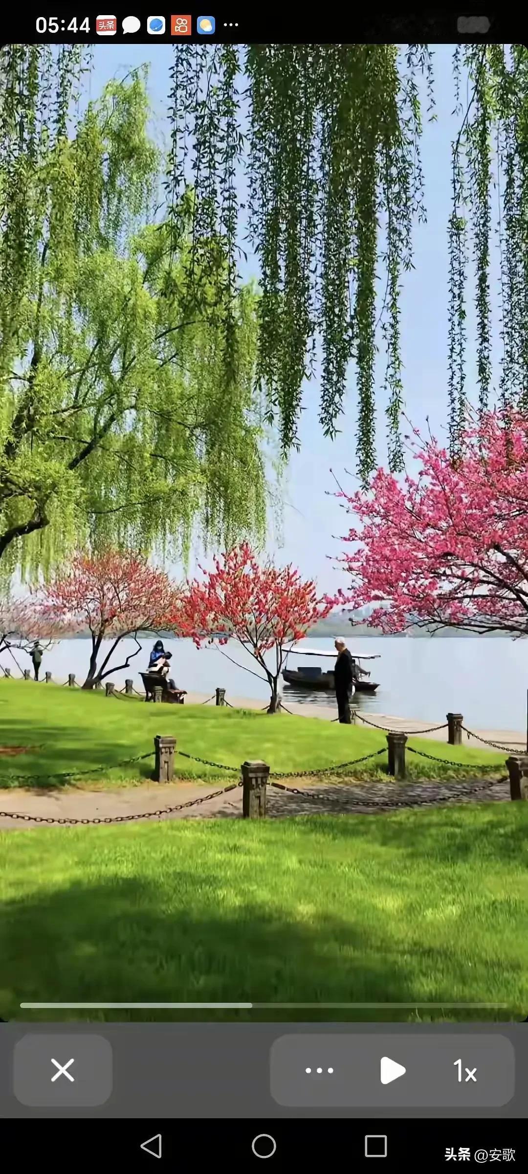 上联:春风融雪梅香远下联:细雨润物柳丝长横批:锦绣春光