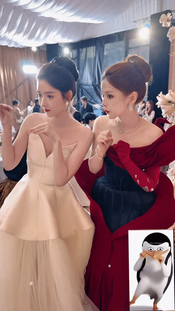 还是杨超越的偷感更重一些，表现力比王玉雯更强一点，杨超越的眼神和动作都比王玉雯更