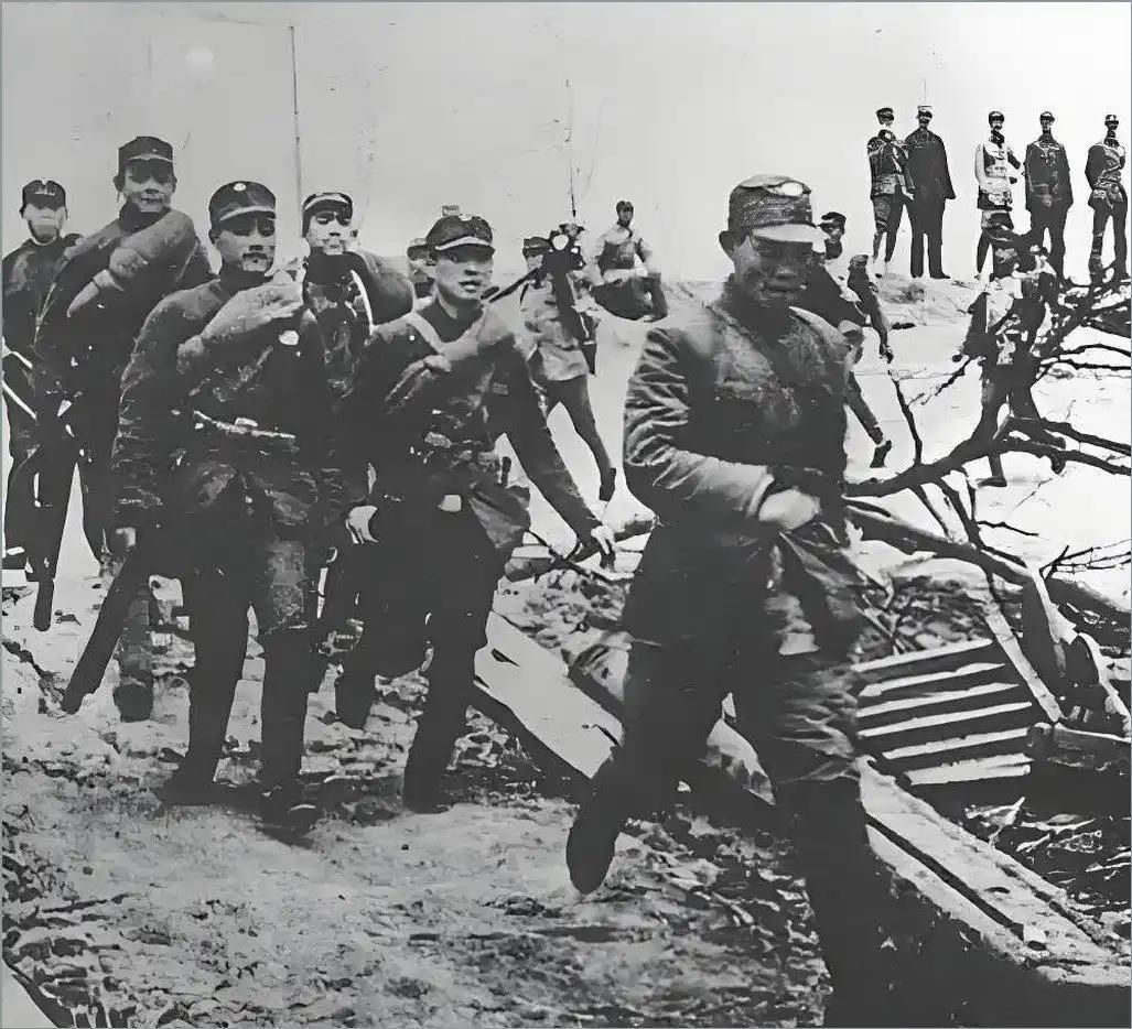 1937年，阎锡山枪决了跟自己18年的心腹军长，30万大军鸦雀无声，21天后日军