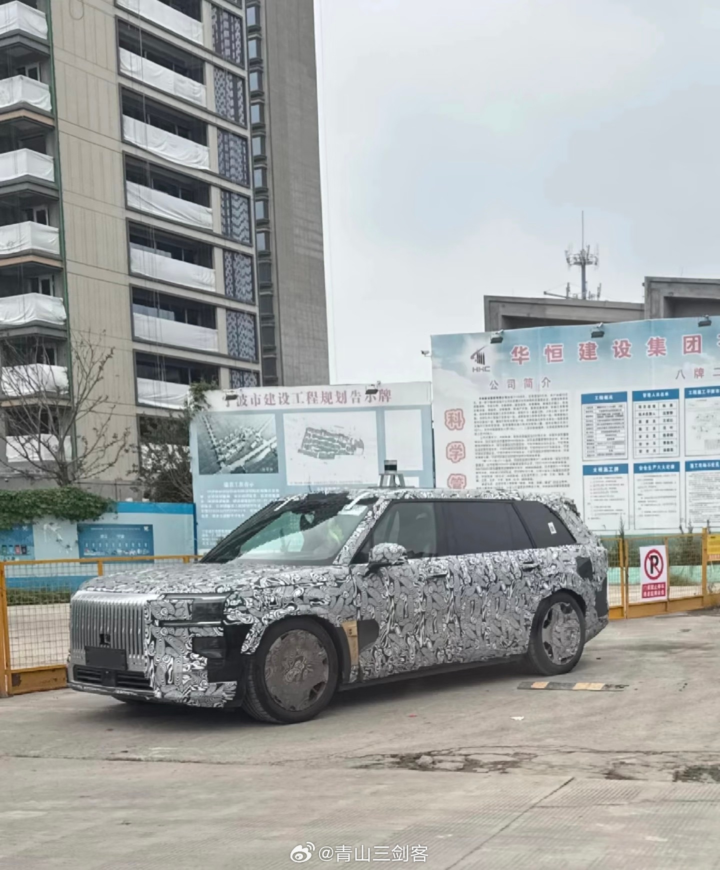 极氪9X光辉版？这加长比例有点太豪极氪9x