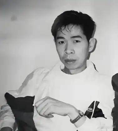 所有人都知道谁干掉了蔡子明，可就是没人敢提名字。 蔡子明也是在跟他谈完一件事