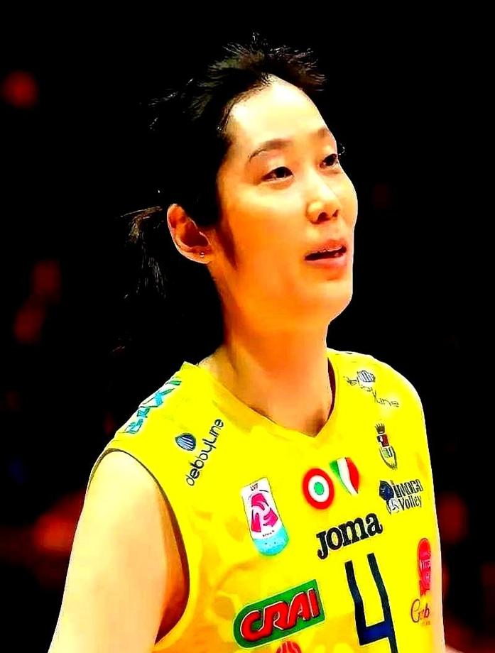 32岁朱婷，每天提前1小时到训练场，科内主帅桑塔雷利摇头：她永远是最后一个离开。