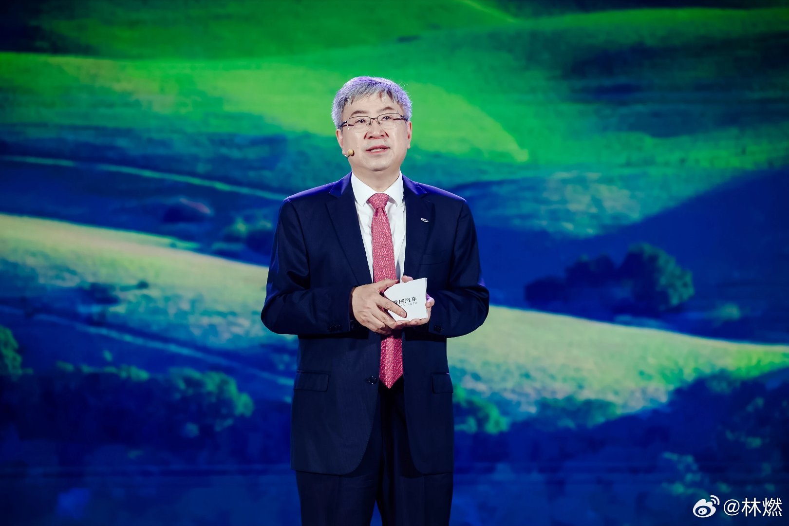 安全，你可以永远相信奇瑞。在昨天的奇瑞汽车安全之夜上，奇瑞用十年前的老产品进行碰