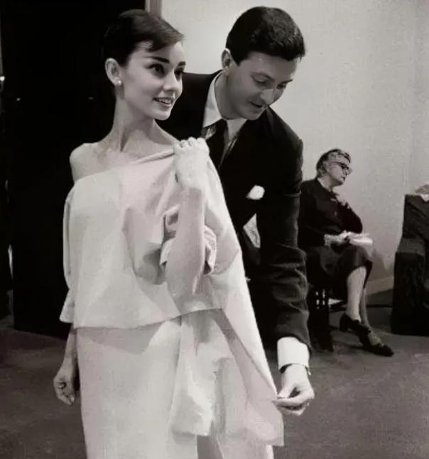 1992年底，赫本被确诊结肠癌晚期，她的愿望是回瑞士过最后一个圣诞节，但是因为身