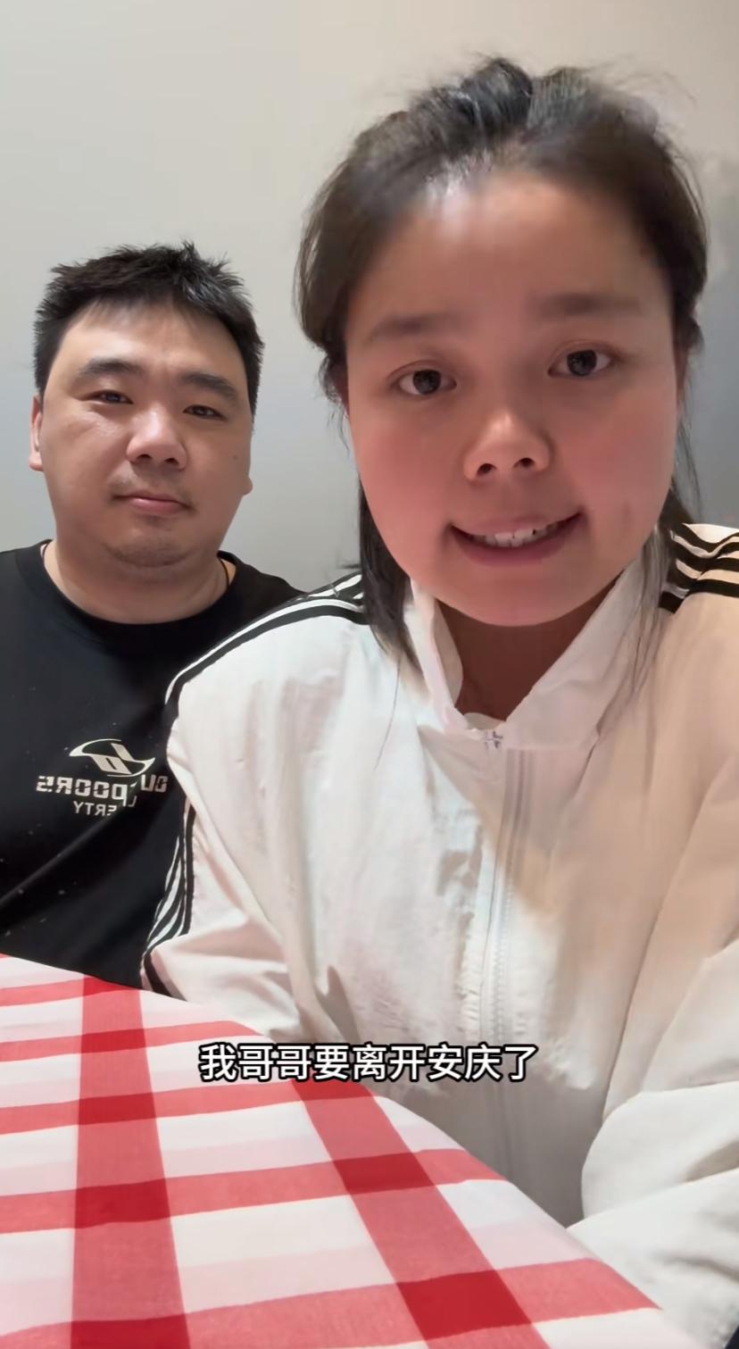 凡事发生必有利于我，小朦妈妈不停的念叨着安抚自己的情绪，帮助小朦妈妈看水煮店的哥