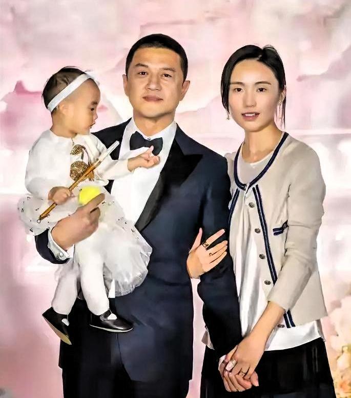 李亚鹏直播赚了上亿，10天3场破亿。网友催：复婚吧。海哈金喜回应了：“现在沟