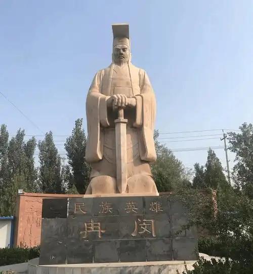 冉闵颁布"杀胡令"，他到底是民族英雄还是乱世屠夫？公元350年的邺城，