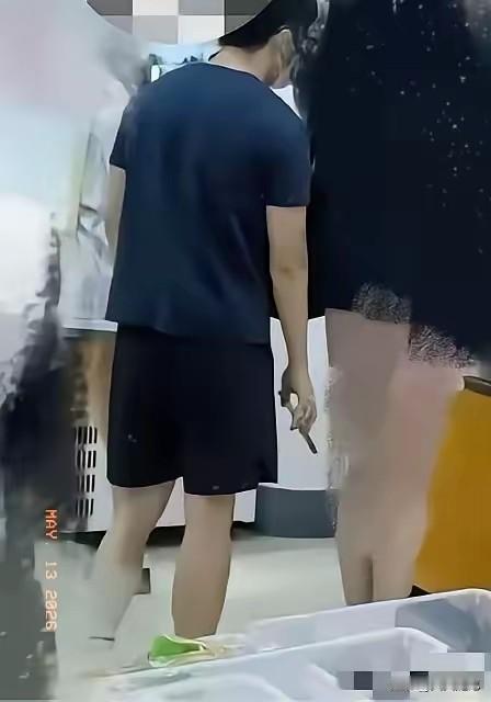 研究生偷东西被开除：读书再多，也救不回落地的品德南京一位研究生，5月11号晚