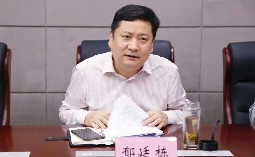 杭州酒局事件后续来了！看到赵某峰和郁某栋被带走的消息，心里真不是滋味。好像大