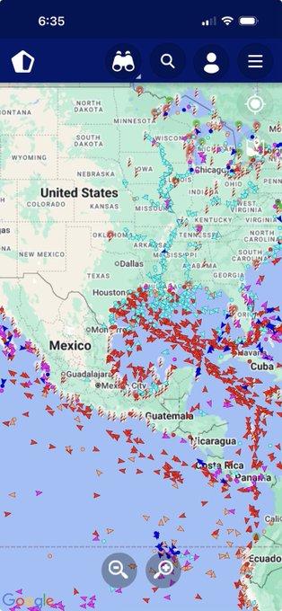 霍尔木兹海峡航运受阻后，大量的船队涌入美国海岸装载原油。3年前，全球的石油有