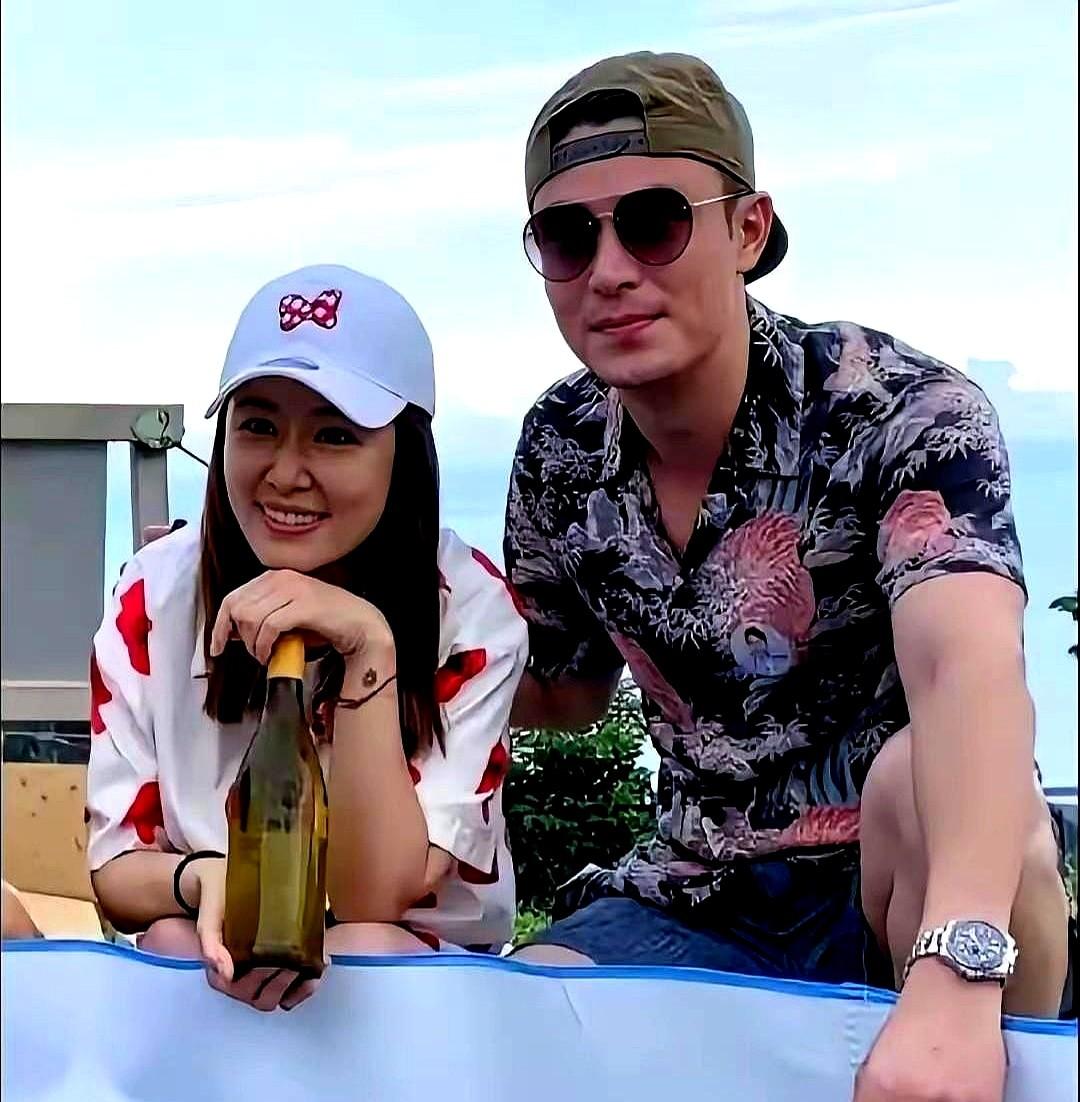 林心如揭开霍建华的另一面，结婚9年，厨房里的事他只干一样：倒水。婚前，霍建华