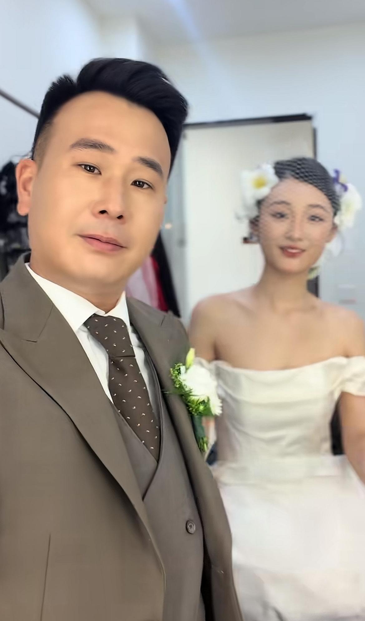 大衣哥前儿媳陈亚男与老公郭新朋最新婚纱照曝光这模样，这状态，真的比当初与朱小伟