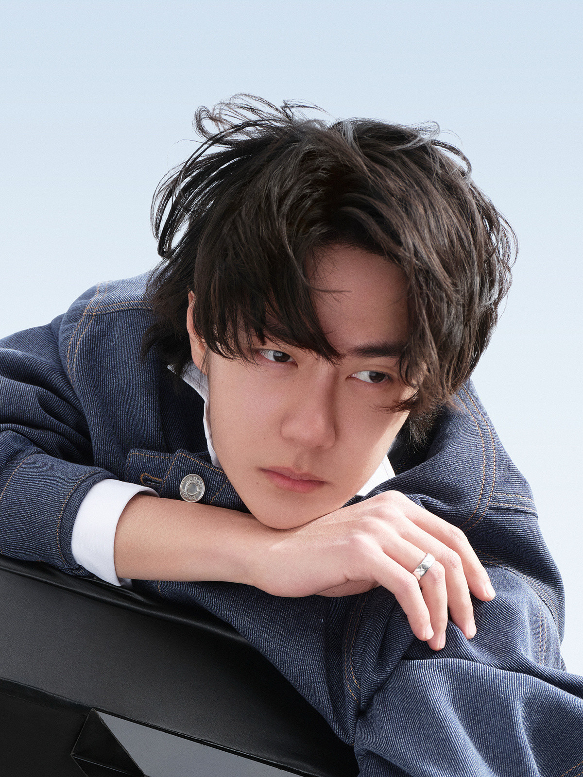 王一博GQ杂志秒磬，路人抢他杂志难如登天！