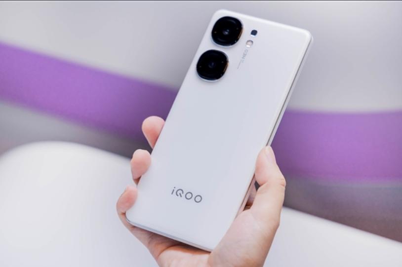 骁龙8Gen3旗舰机价格能崩成这样——iQOONeo9SPro+从3299元
