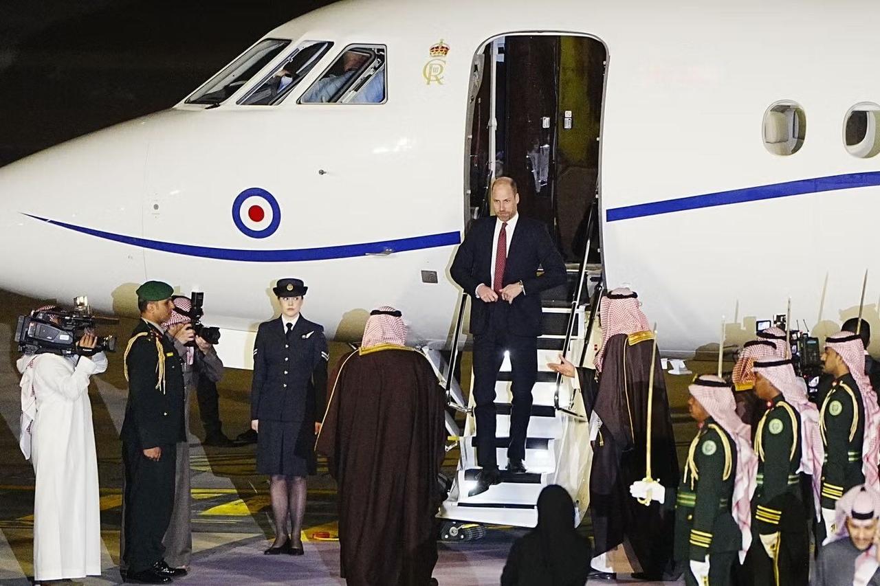 威廉王子访问沙特阿拉伯利雅得，开启为期3天的海外之旅，凯瑟琳王妃并未同行。中东