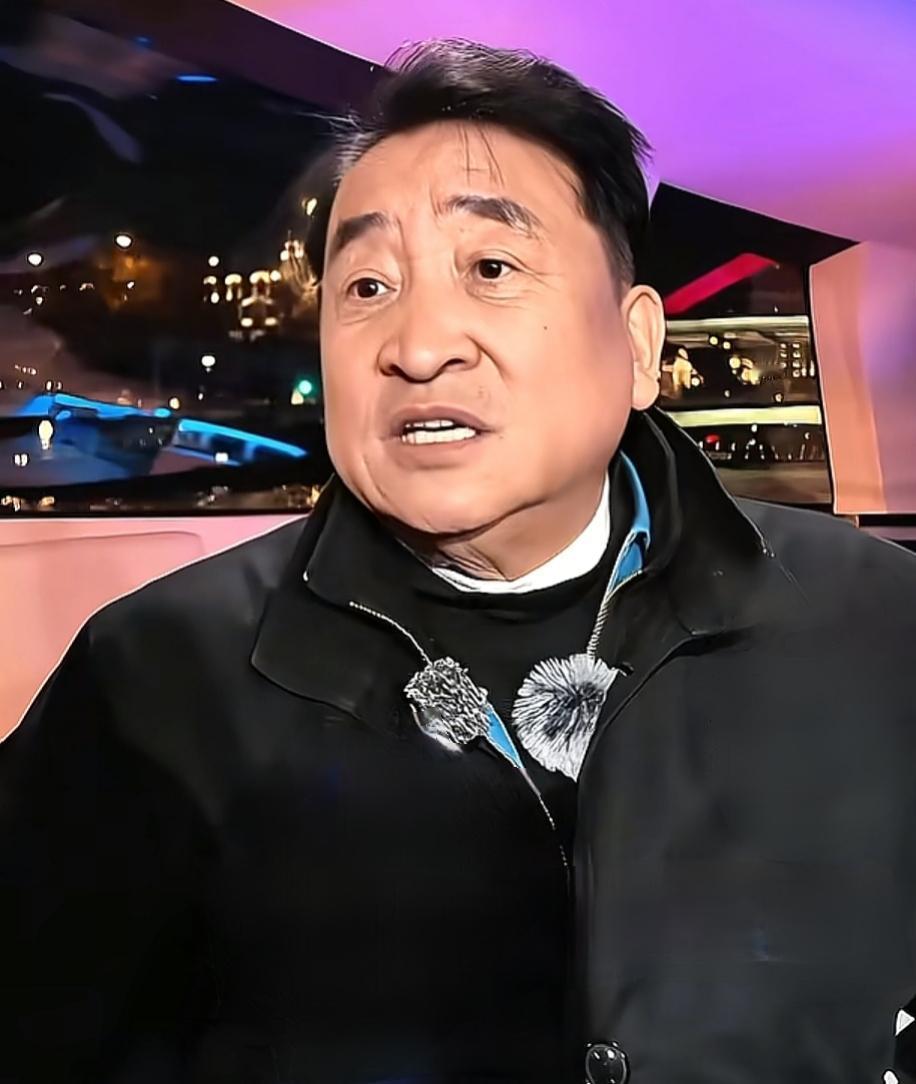 相声名师姜昆到底知不知道他有雕像？就在前几年，有地方立了姜昆老师的雕像，该雕像