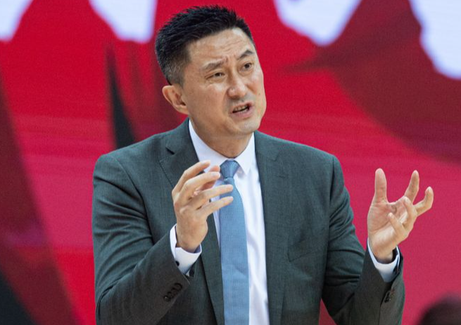 杜锋是一名有情有义的主教练。媒体人透露:上赛季效力于广东队的黄荣奇由于年薪要
