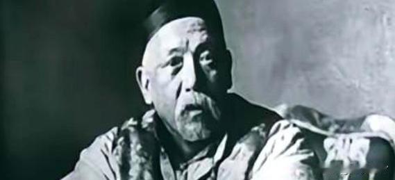 袁世凯死前嘴里喷出一股刺鼻的氨水味，这个把人参鹿茸当瓜子嚼了三十年的大总统，硬生