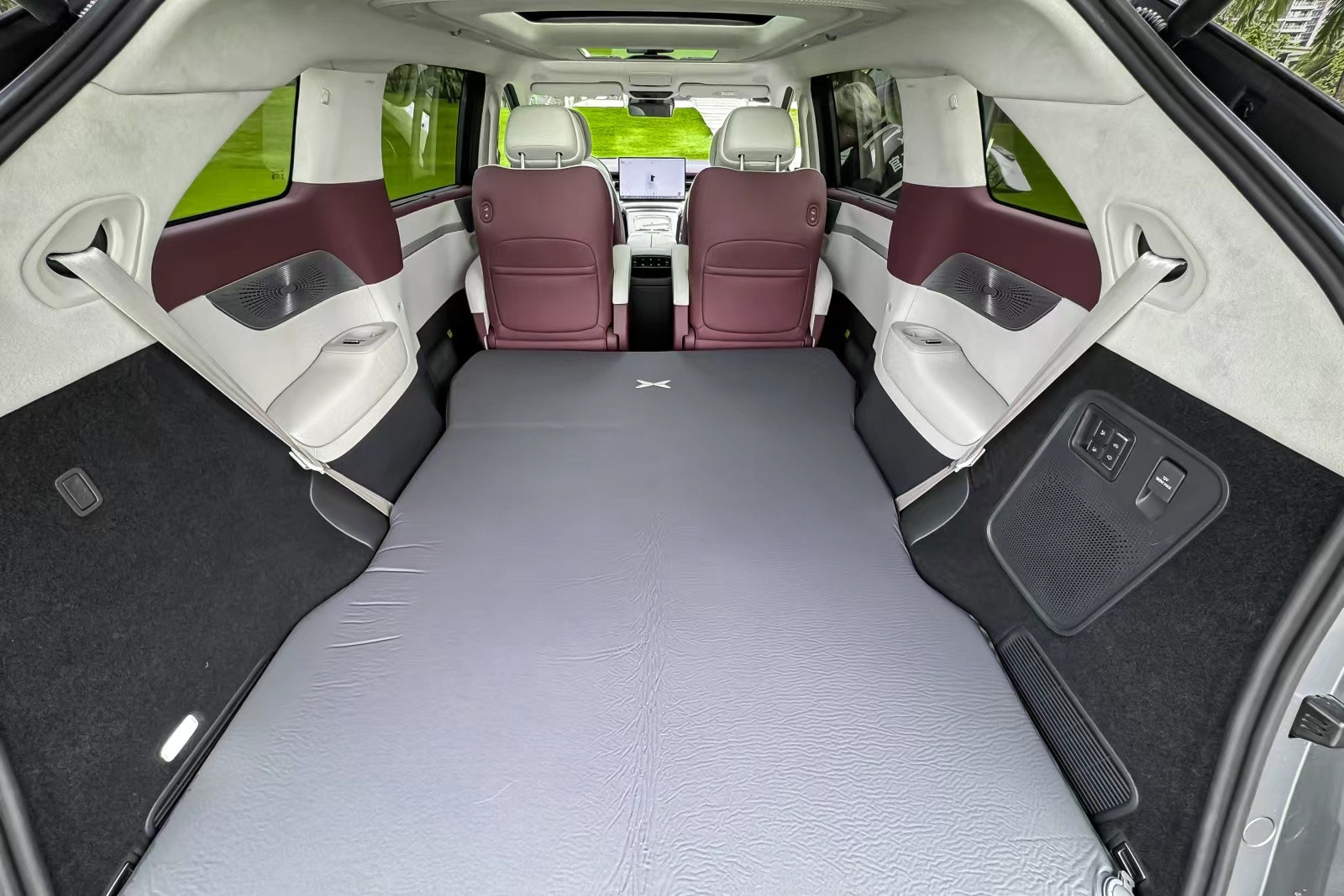 小鹏X9这也太懂我们这种爱和朋友出去玩的心了吧，这大空间，我们爱自驾人士很需要！