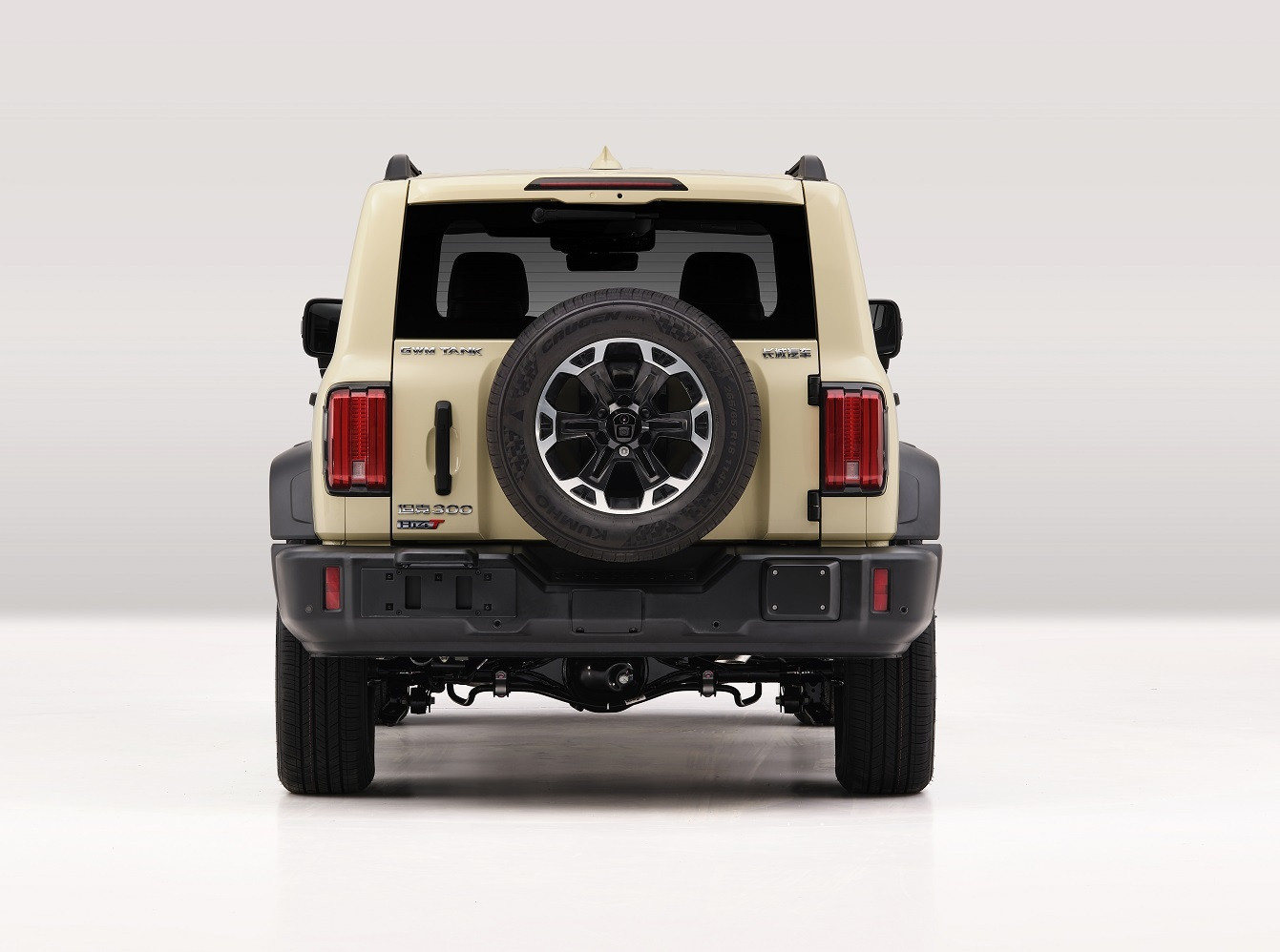 坦克300长轴距版本公告：长宽高分别为：4886*1984*1927mm，轴距为