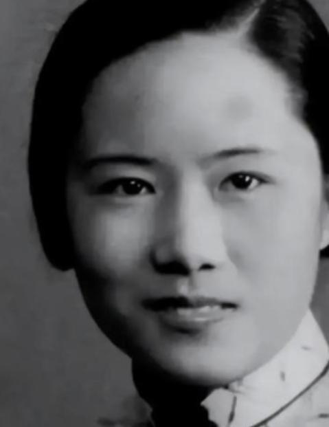 她曾帮美国造出原子弹，37年后回国，见到周总理开口第一句话是：“我找不到父母的坟