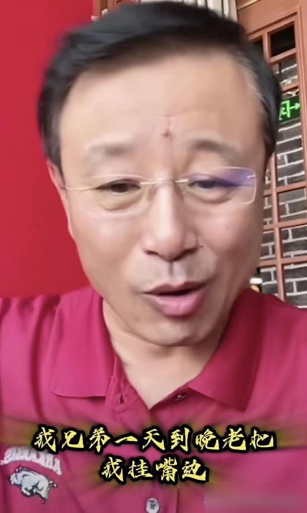 能让郭德纲立马站起来的人，不是资本，不是权贵，而是他这位退休了的大师哥贾伦。