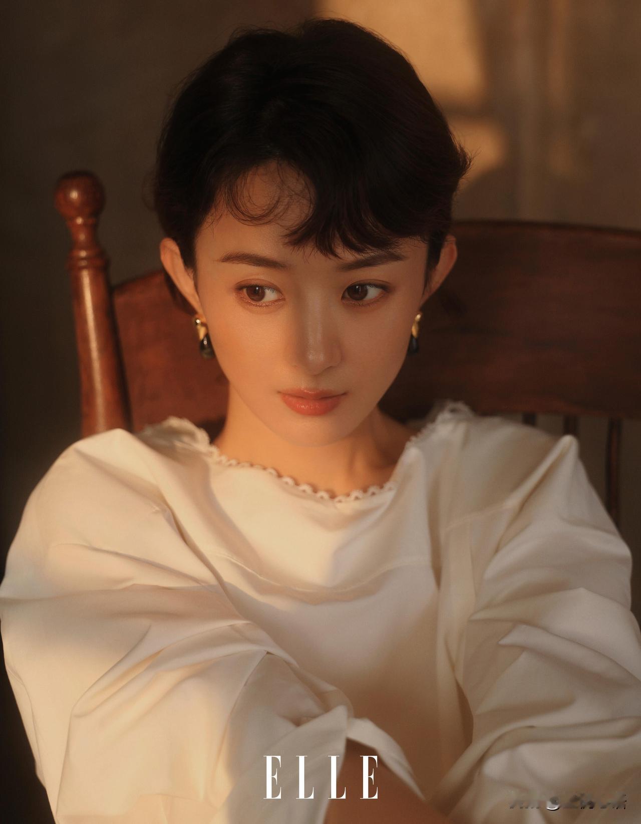 她从法国巴黎远道而来，走过路过不要错过呀！赵丽颖又出新角色了ELLE大片质