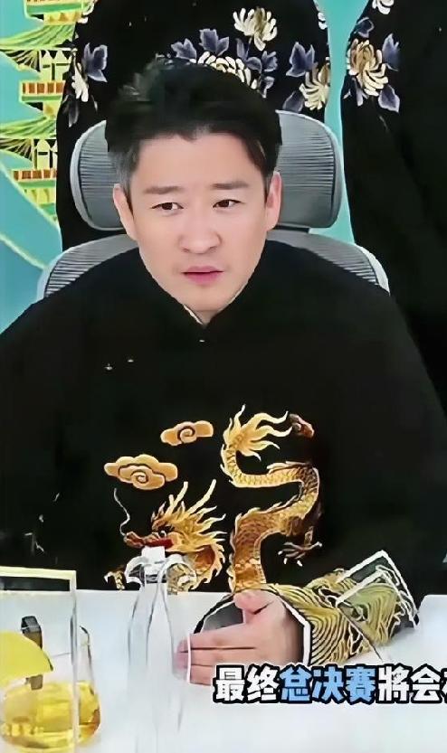 曹云金这两年成长很快，虽然赶不上郭德纲的影响力，但是在相声圈也算占有半壁江山了，