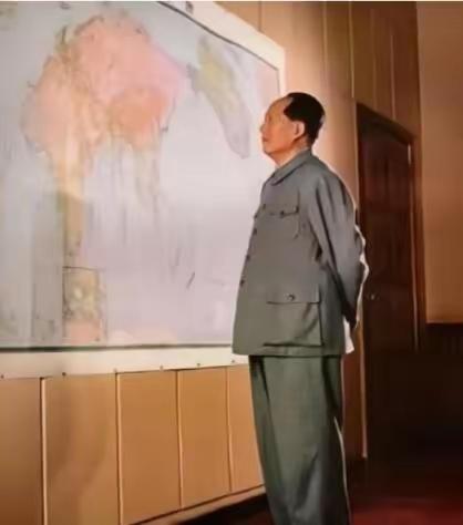 1951年，10万志愿军被美军包饺子，一向淡定自若的彭老总心急如焚连忙向毛主席求