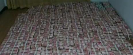 2011年，警方于河南安阳一普通农村夫妻家中，搜出8000万现金。这笔钱用纸