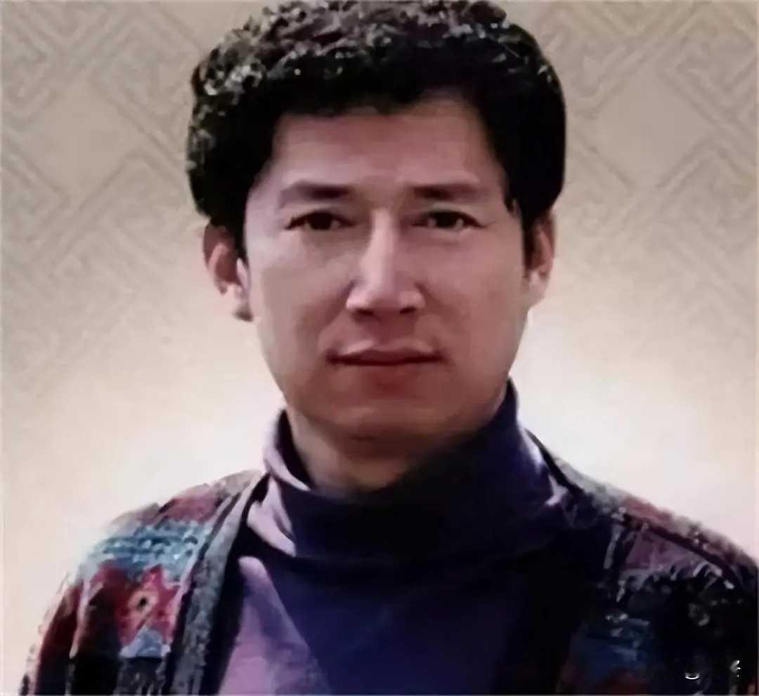 被网友称为“中国第一软饭男”的李春平，一生堪称传奇又荒诞。他年轻时远赴美国，贴