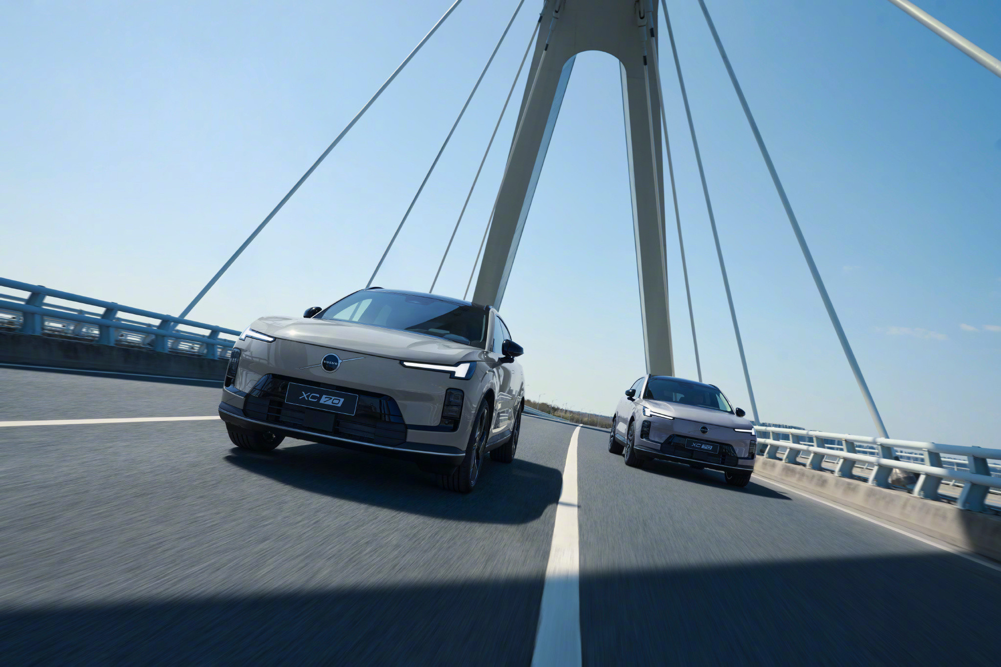 羡慕现在的购车消费者，大富豪都是25万起入手沃尔沃XC70豪华混动：城市通勤每公