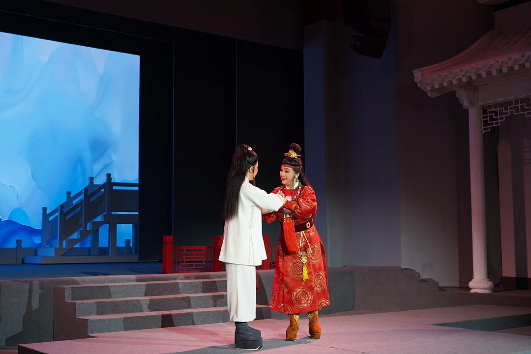 梦回大观园大观园里花落花开，舞台之上经典重来。用唱腔与身段，让红楼旧梦温柔延续