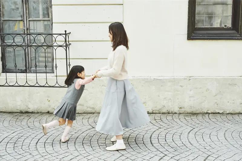 落难的时候谁会帮你？真到了这时候，才能看清身边人的真面目。我有个朋友创业失败，