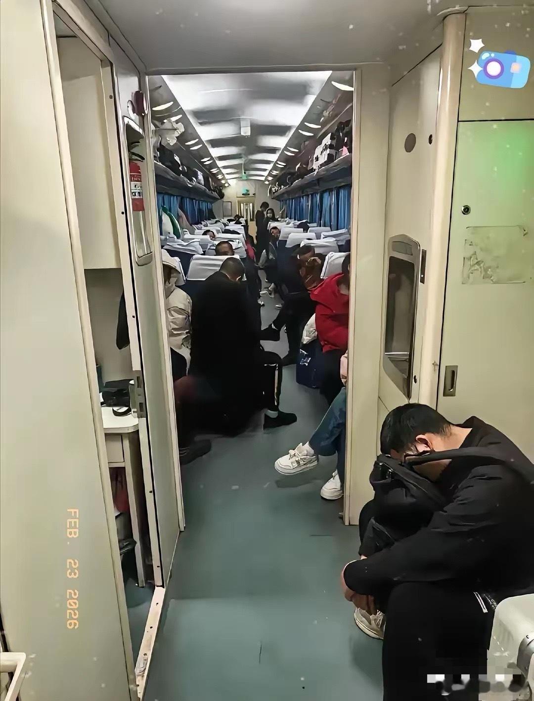 大伙有没有发现，今年春节返程的时间真的不太对劲。往年不到初七初八，路上根本看不到