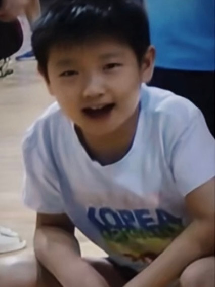 这张没看过第一次见，当作新的🤓这真是孙颖莎小时候