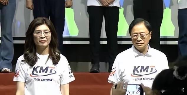 郑丽文昨天在桃园辅选，又爆金句了。她当着乡亲的面，直接说张善政是"六都最好市