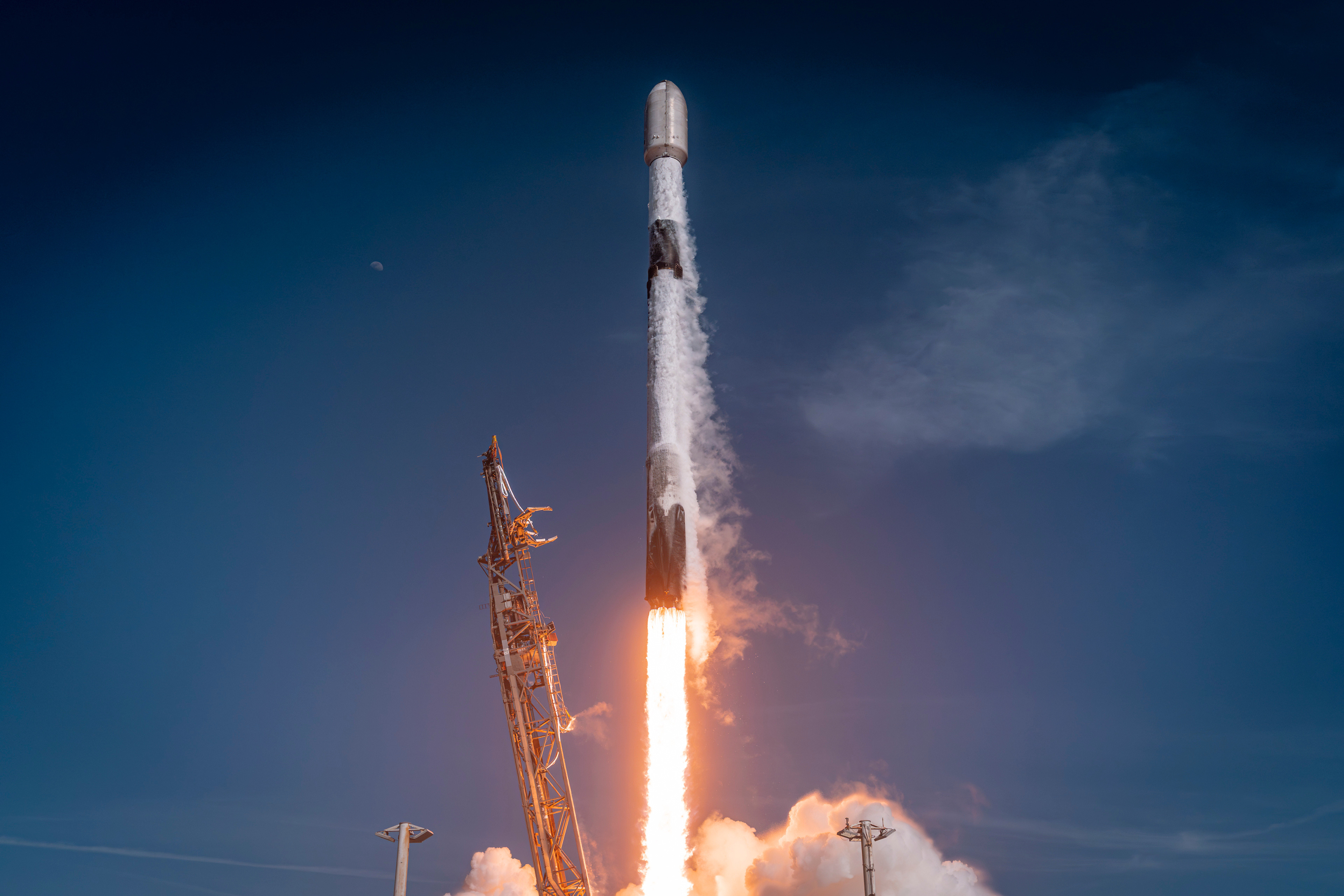 今天07:03，SpaceX在范登堡太空军基地SLC-4E，使用Falcon9