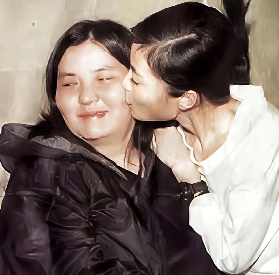 外表高冷的王菲，私下有多皮？邱黎宽，人称宽姐，这位圈里有名的女汉子，会因王菲