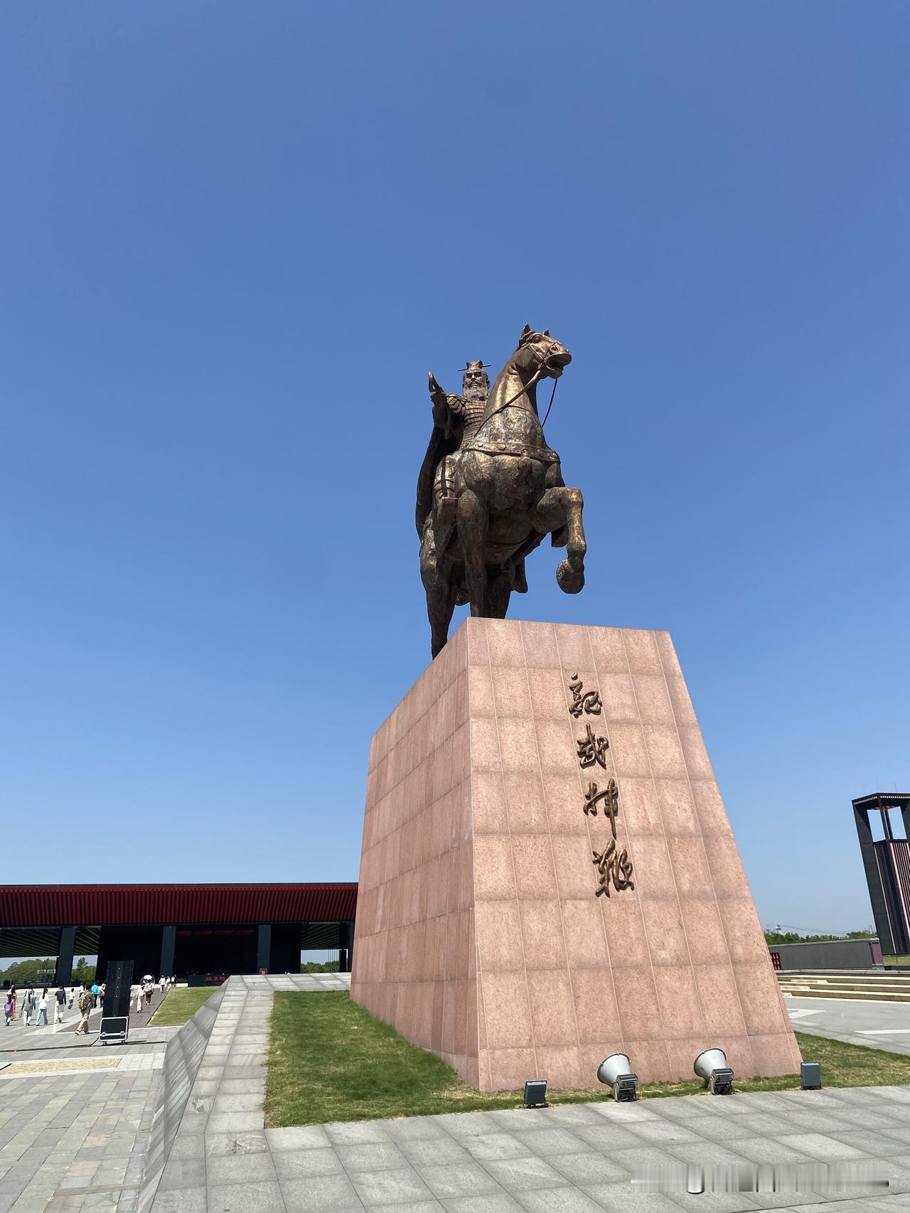 往事越千年，魏武挥鞭安阳曹操高陵出土，曾经轰动一时。广大的《三国》迷，脑
