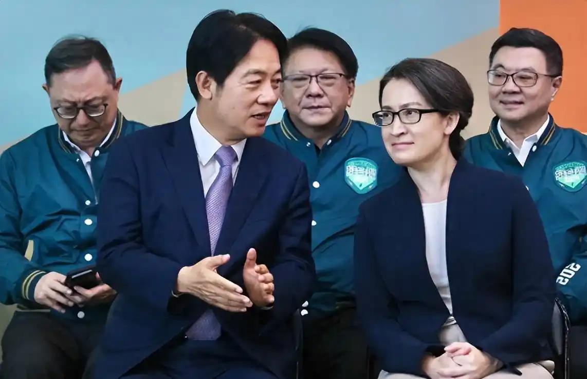 解放军还没动手，台独分子已经坐不住了。被国台办点名的民进党顽固分子萧美琴，近日跑