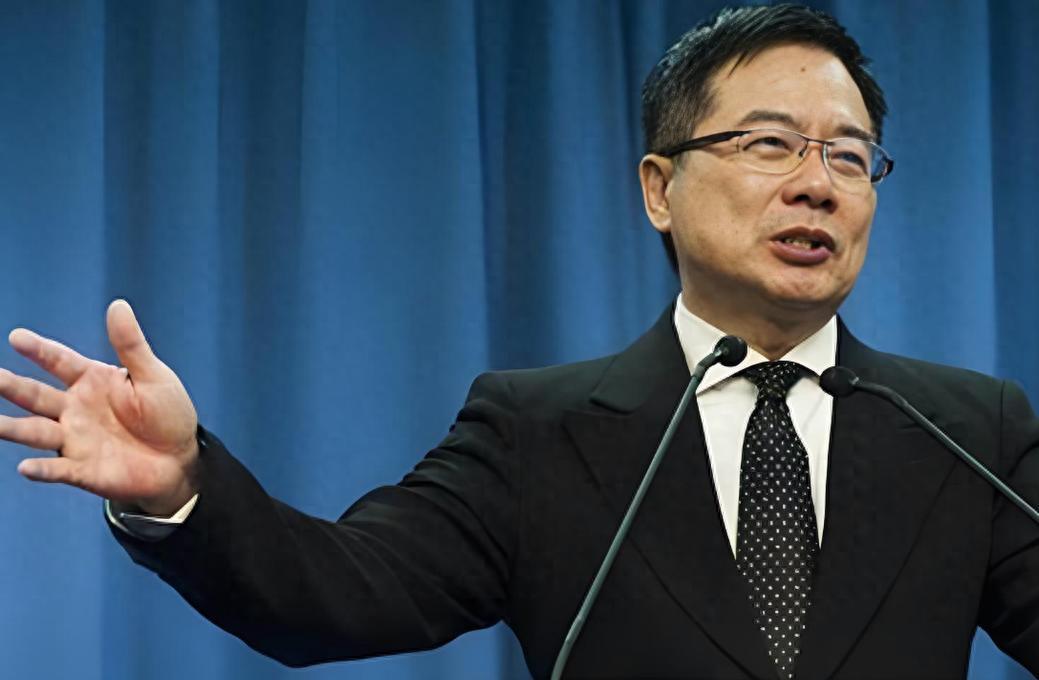 蔡正元再批郑丽文，终于遇到硬茬了，蓝营内部有人力挺郑丽文？郑丽文这次可谓是点