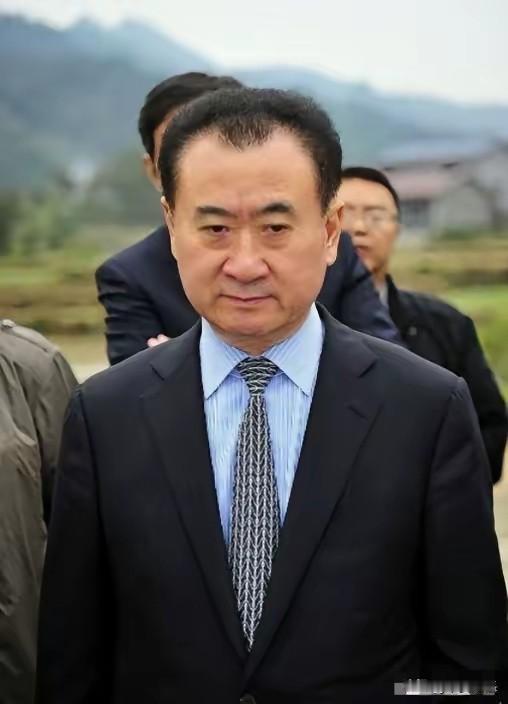 不查不知道,被王健林给惊呆了!没想到,老王为了搞定6000亿的欠款,硬是撑