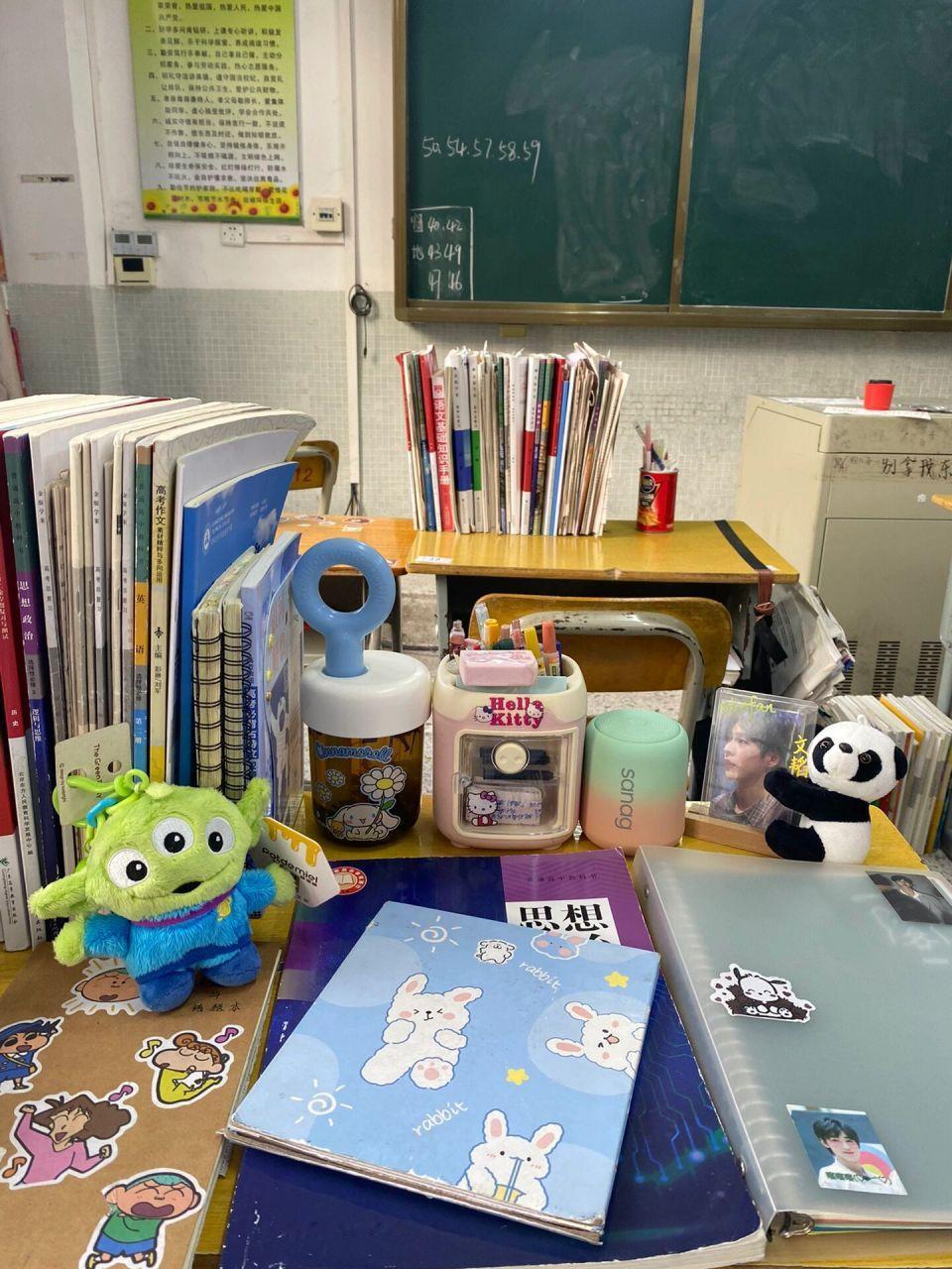 就业才是王道，综合考虑了两年，还是决定报省属公费师范生。家有高三物化生女生，