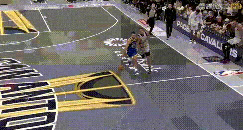 背靠背45+！库里2拔马刺再砍49+4+2：末节14分、6秒罚球致胜。首节就砍