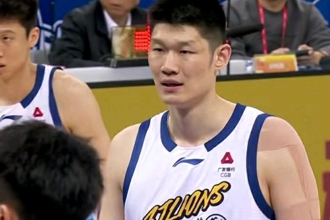 大秋从不让人失望！浙江广厦大比分领先天津先行者，末节上演惊魂时刻，频频失误被